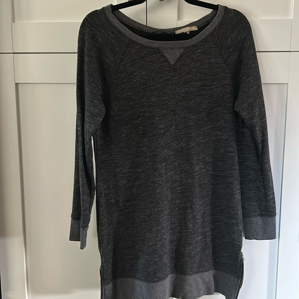 Banana republic sweatshirt dress, zipper on bottom of both sides.